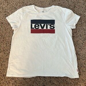 Levi’s t shirt